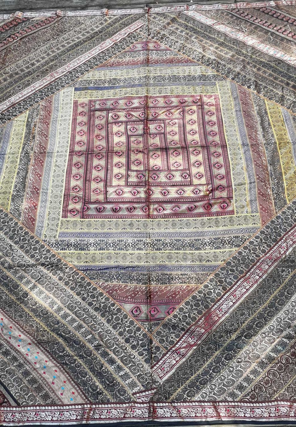 Tenture indienne en Patchwork de saris