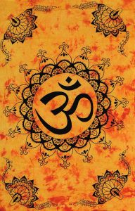 Tenture indienne mantra Aum orange